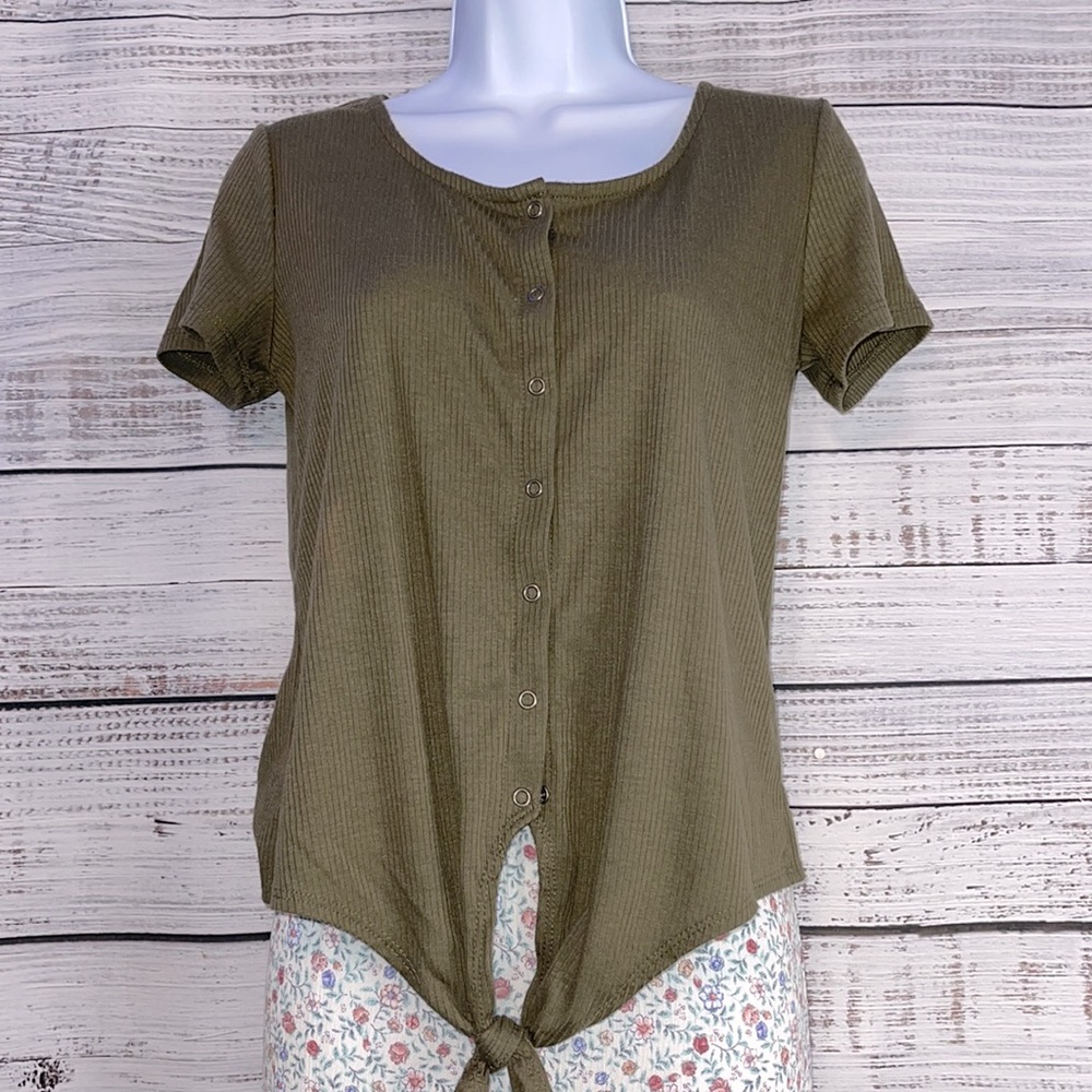 🔥 SALE Pink Rose Olive Green Ribbed Top | Size Medium